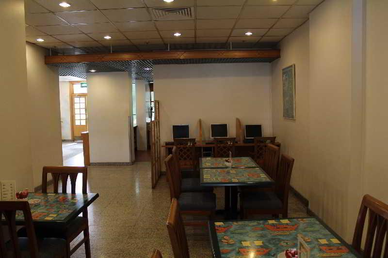 Oasis Hotel Koeweit Buitenkant foto